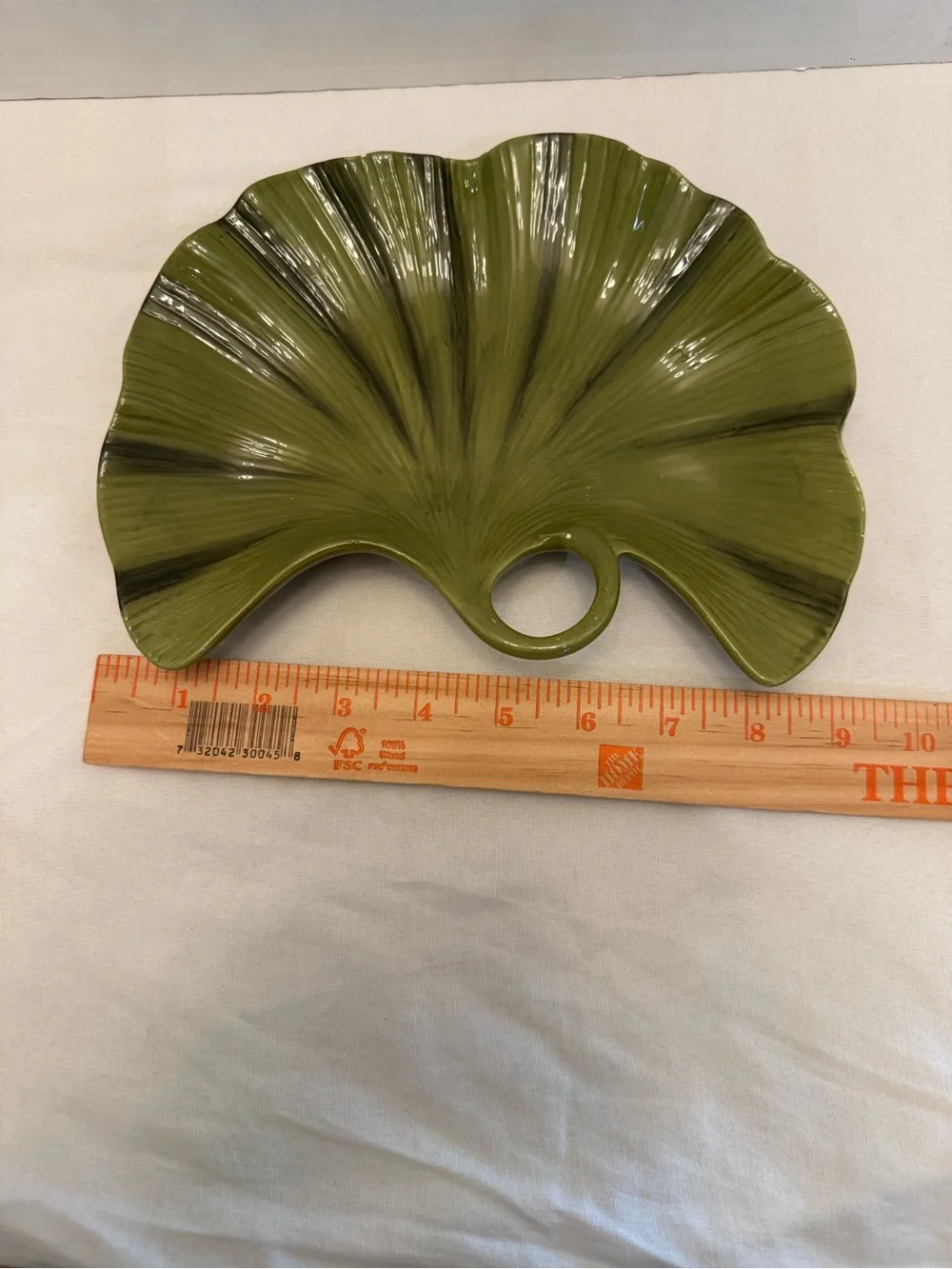 Tommy Bahama Ambiance Figural Green Gingko Leaf Ceramic Plates- Set of 2- 9.5”